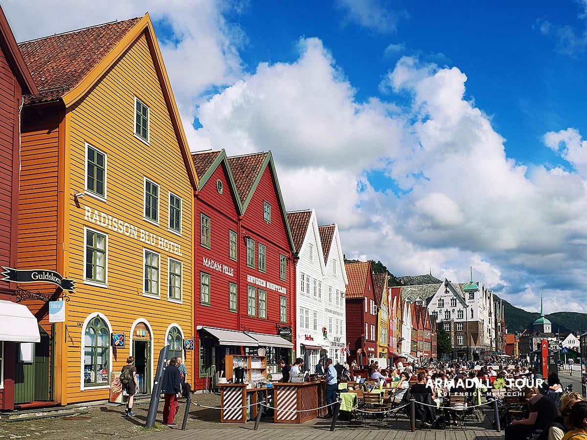 Norvegia — Splendore dei Fiordi, tra ghiacciai e villaggi anseatici